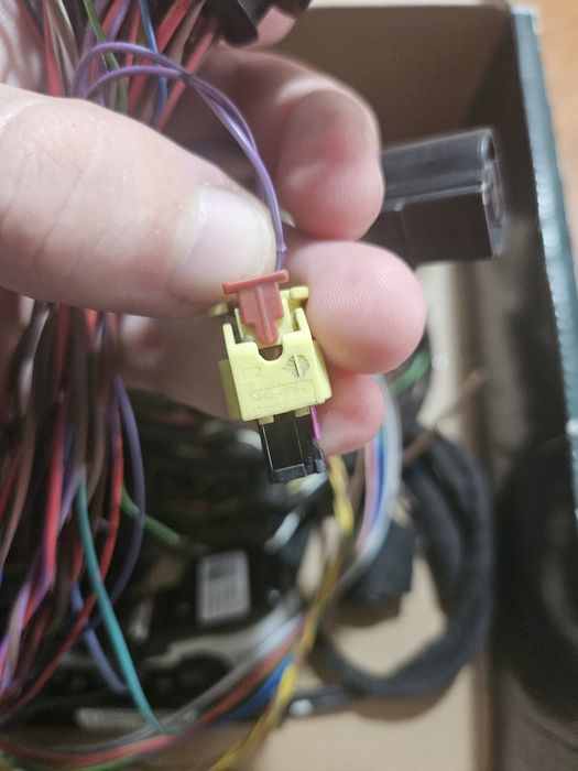 Фишка фішка 6R0973323 з проводами