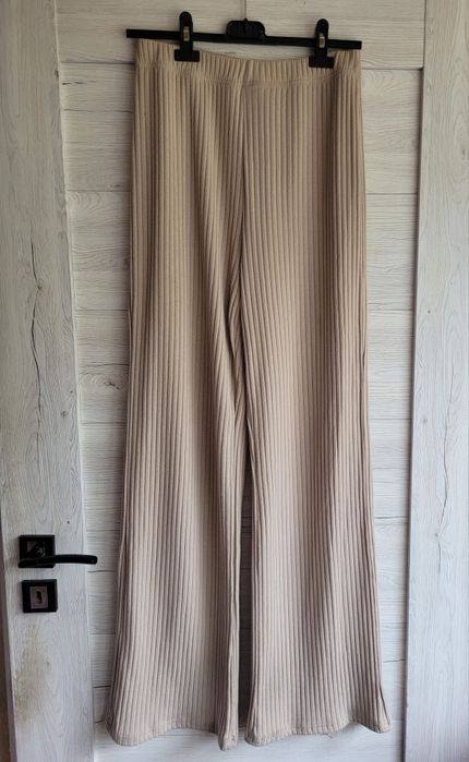 Świetnie spodnie z szeroką nogawką Misspap M