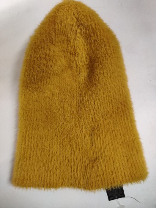 Шапка Zara жовтого насичоного коліру за