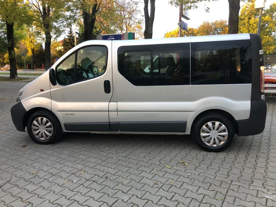 Nissan Primastar 2.5 DCI 140 KM 9 osob Hak 2005 rok stan Bdb