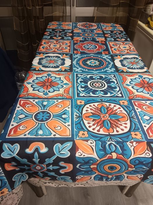 Mesa de vidro com cadeiras