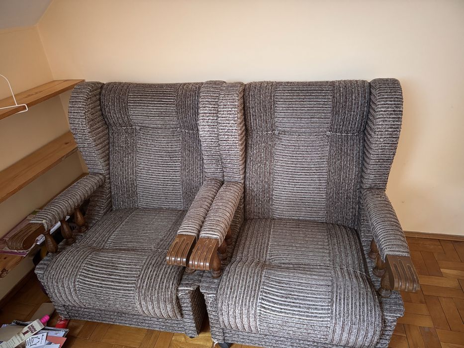 Dwa fotele - tkanina plus drewno, brązowo-szare