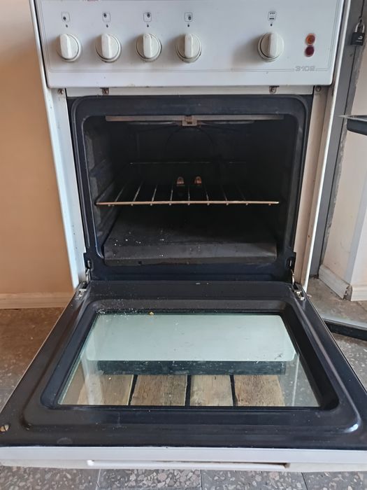 Електрична плита з духовкою