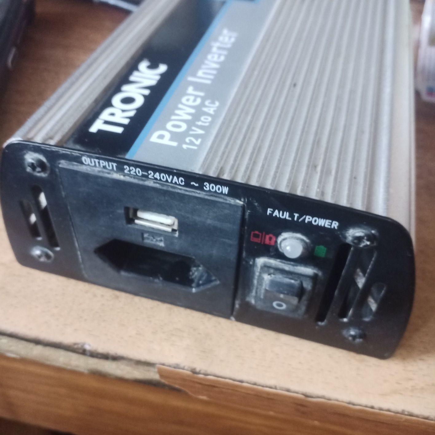 Konwerter samochodowy 12v na 240v