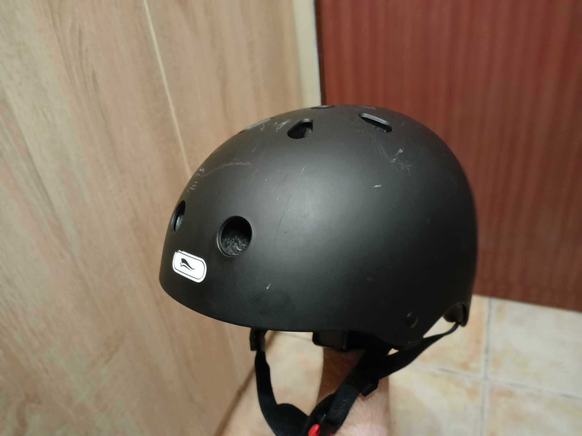 Kask ochronny z lampką LED dla dziecka na rower,rolki S/M (48-54cm)