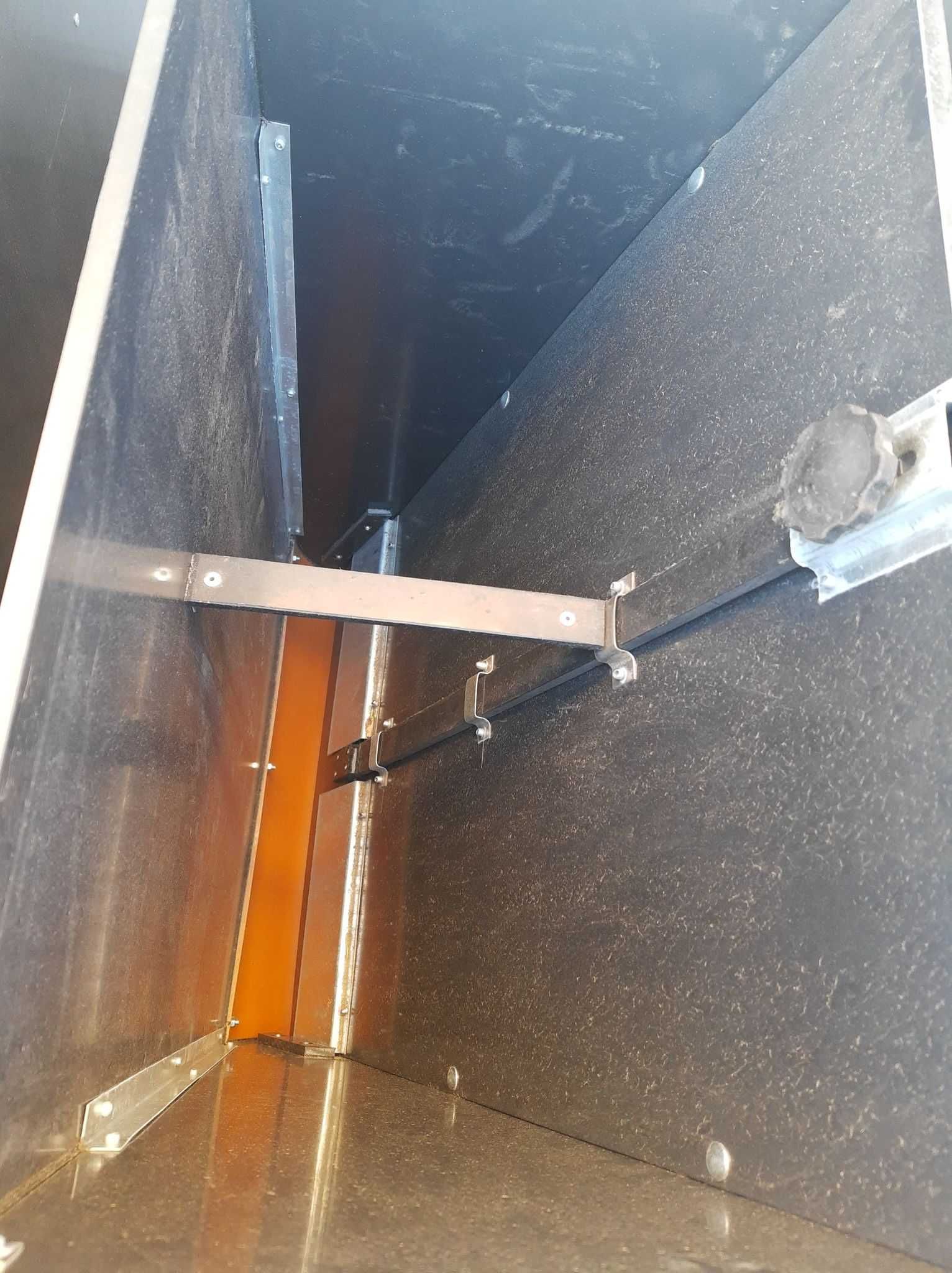 Automat karmnik paszowy tucznikowy, na sucho, dwustanowiskowy AP2T