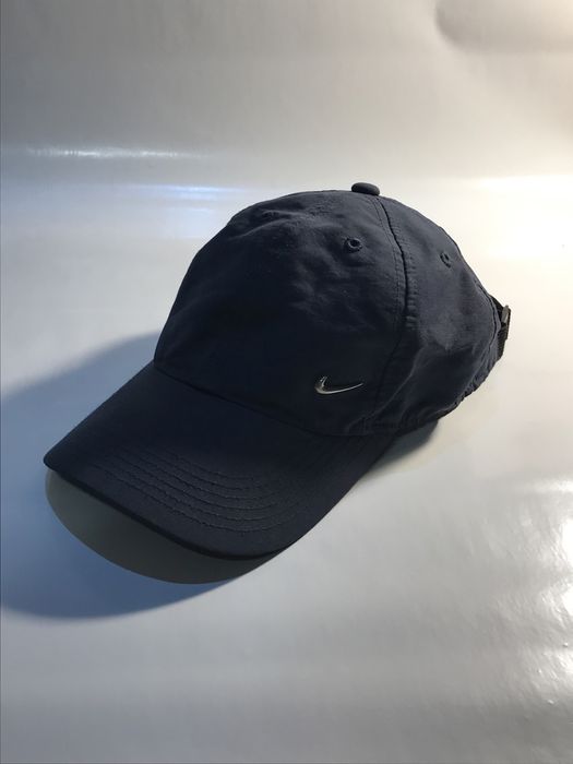 різні шапки, кепки, шарфи nike adidas, stussy fjal raven