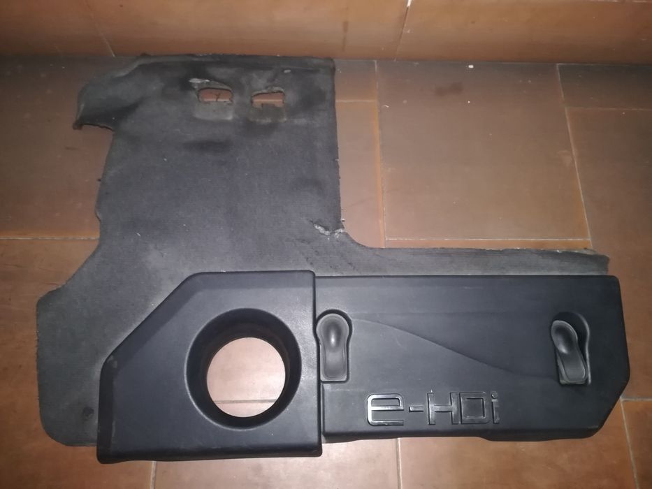 Tampa de motor Peugeot e Citroën