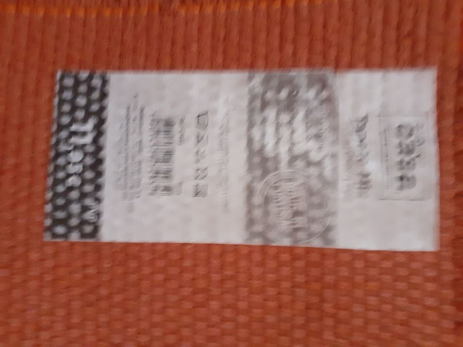 Tapete  cor de laranja em bom estado