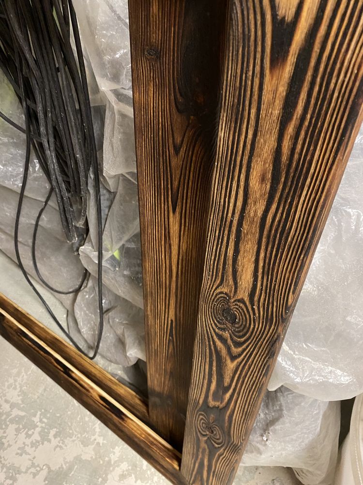 Lustro rustykalne w drewnianej opalanej ramie