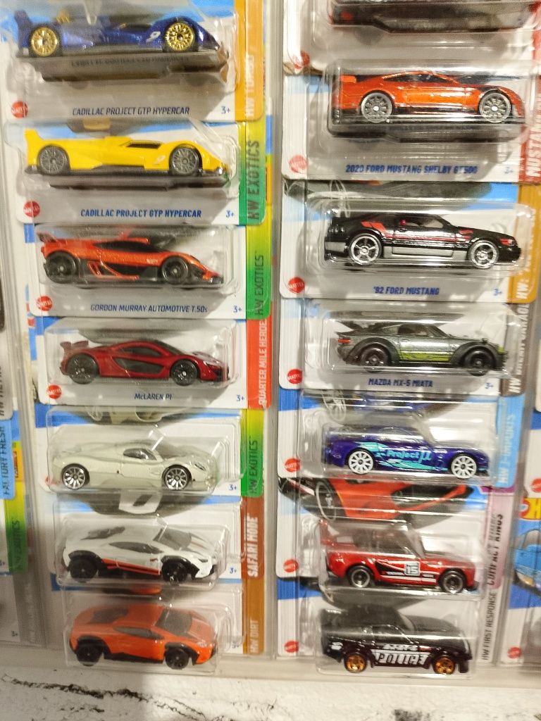 Hot wheels 83 auta