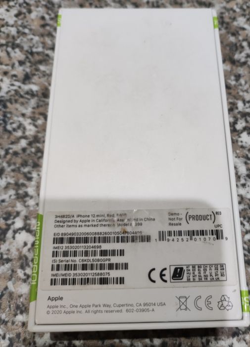 Telefon Apple iPhone 12 Red.