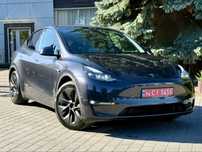 Продаю Tesla Y 2024