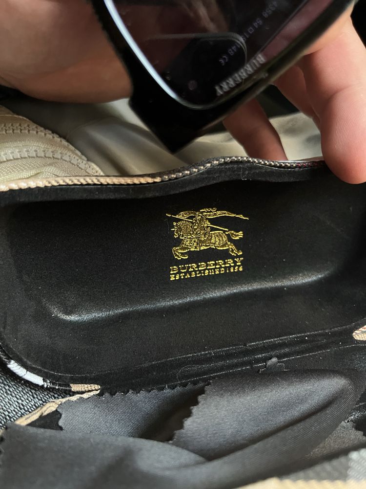 Очки солнцезащитные Burberry