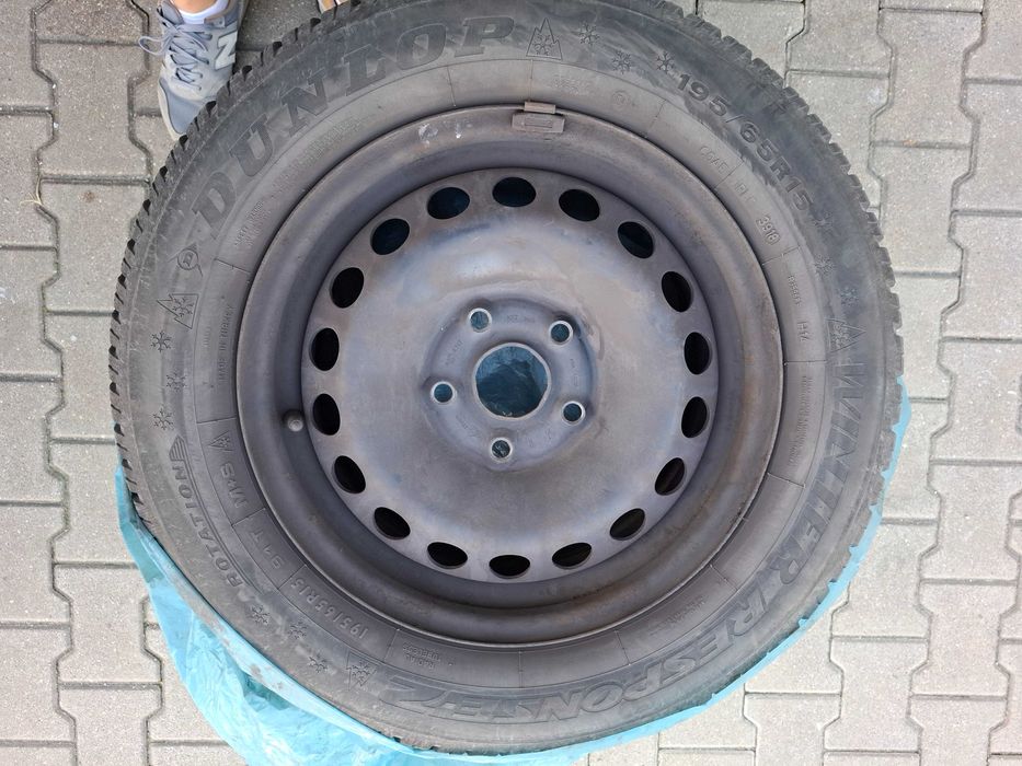 Opony zimowe 195 65 R15 Dunlop felgi stalowe i kołpaki do Seat Leon ll