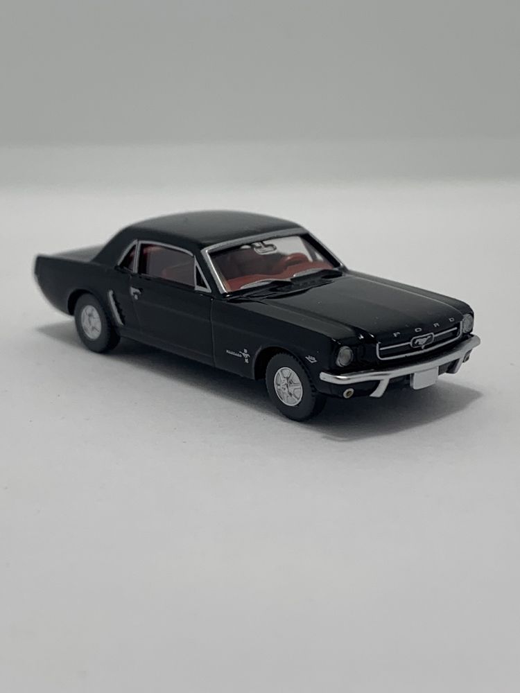 Ford Mustang Coupé da Wiking escala 1/87