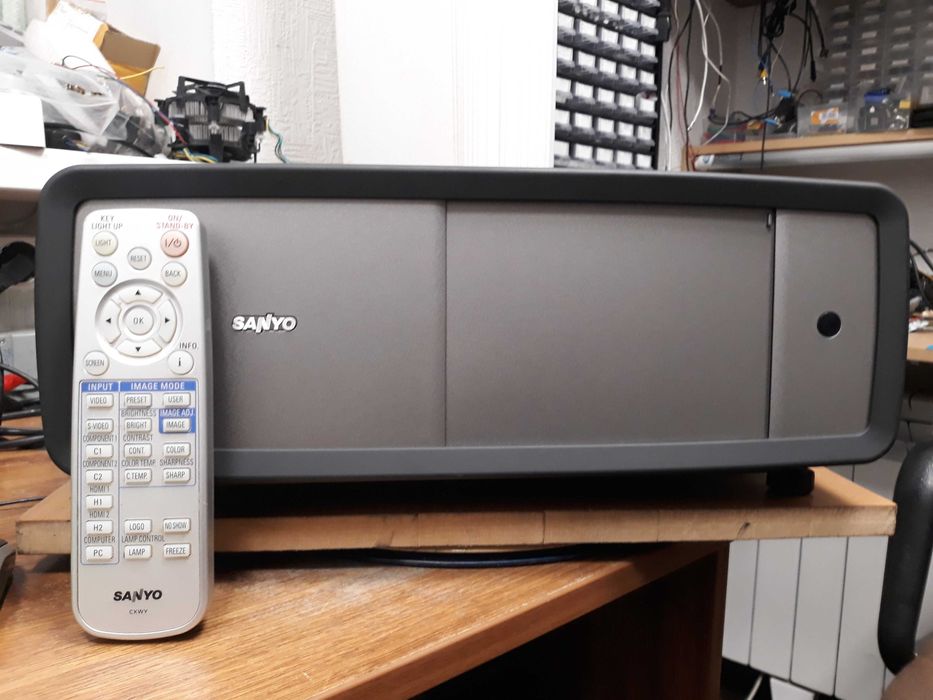 Проектор Sanyo PLV-Z4000 Япония.