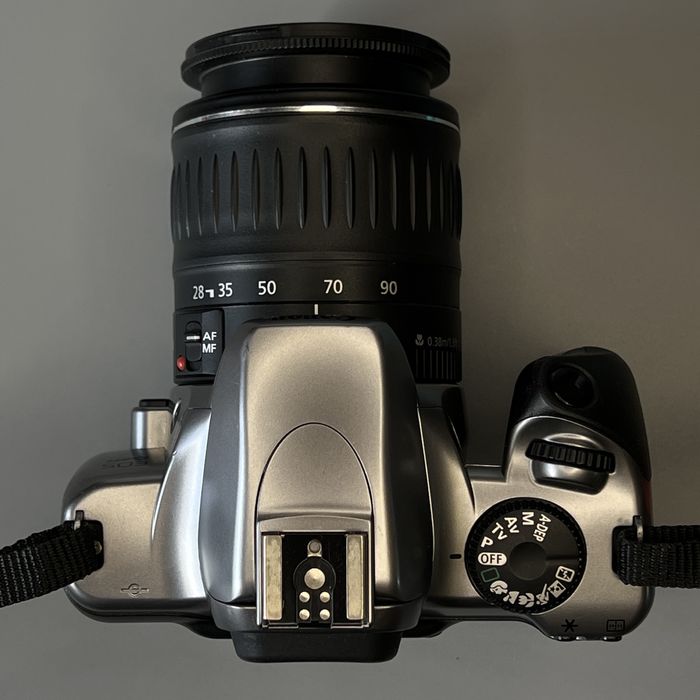 Плівковий дзеркальний фотоапарат Canon EOS Rebel K2 з об'єктивом