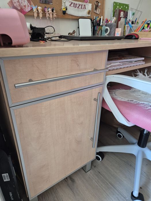 Duże solidne biurko