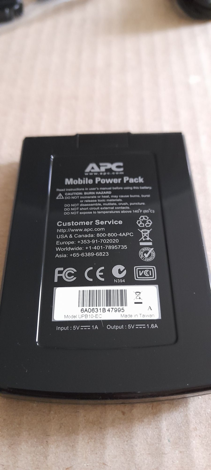 APC Mobile Power Pack, повербанк.