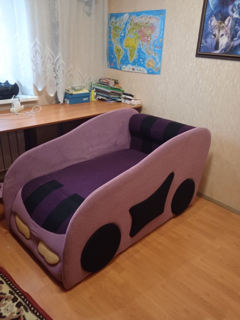 Дитяче дерев'яне ліжко для дівчинки