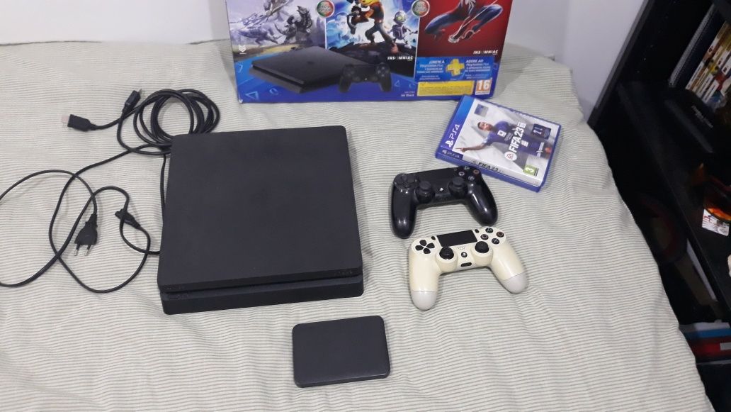 Playstation 4 slim