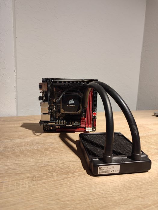 Материнська плата Asus Maximus VI Impact