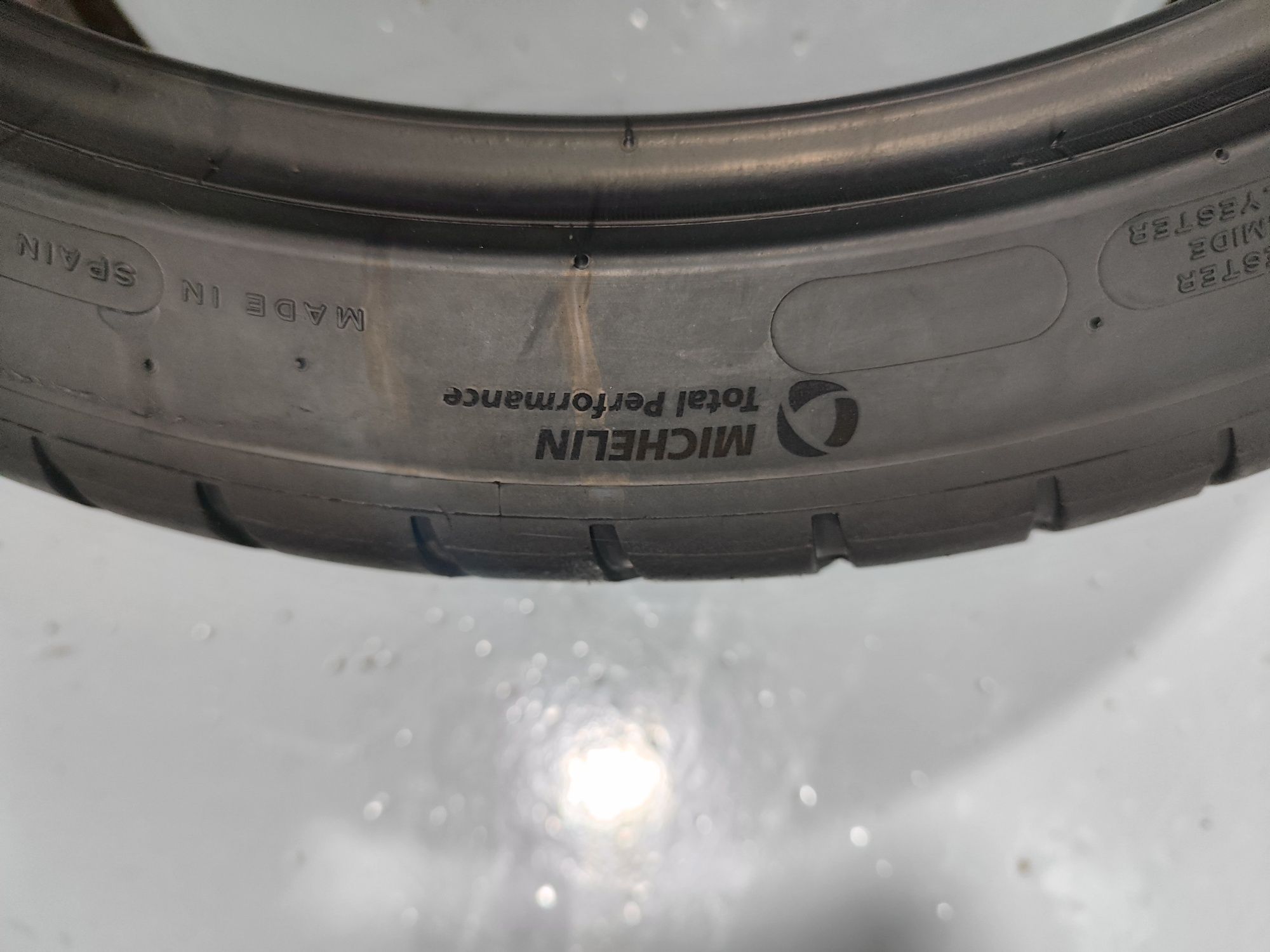 2 pneus semi novos 225-40R18 Michelin - Oferta dos Portes 130 euros