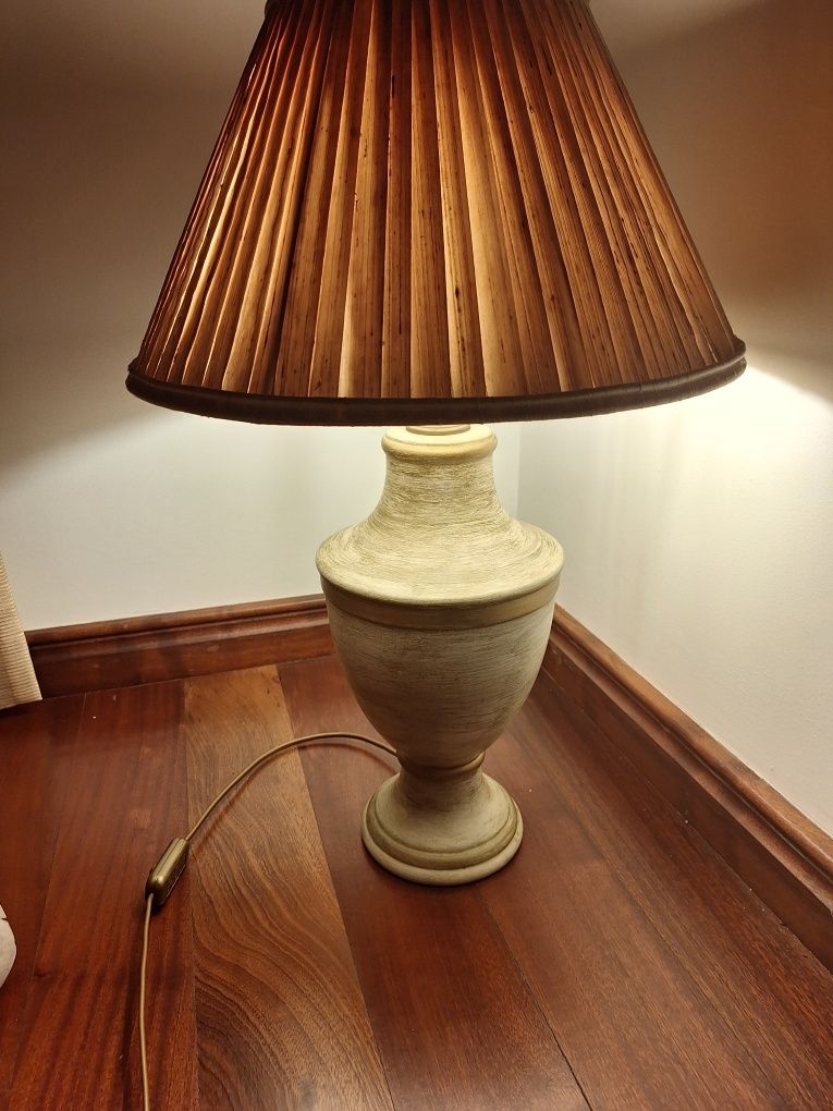 1  candeeiro de sala ou quarto