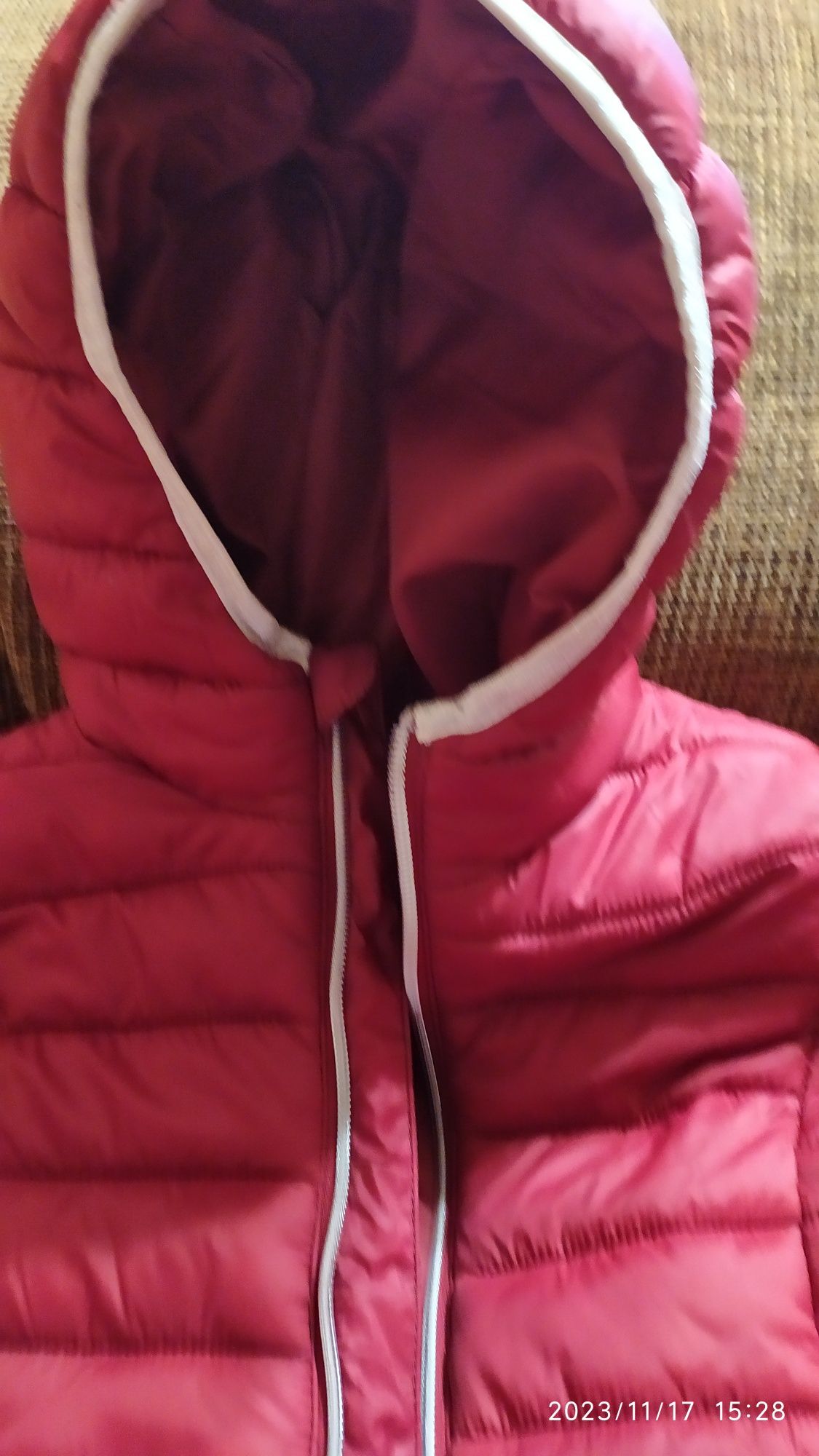 Курточка для девочки на теплую зиму холодную осень .