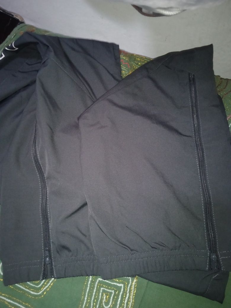 Calça desportiva Nike NOVA 12 anos.