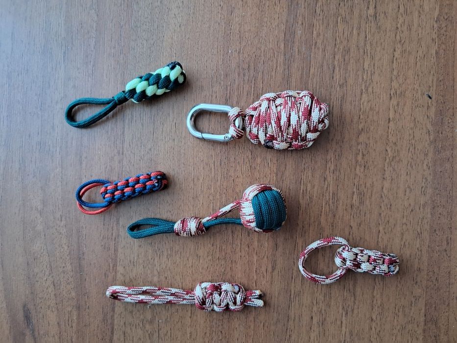 Браслеты и брелки