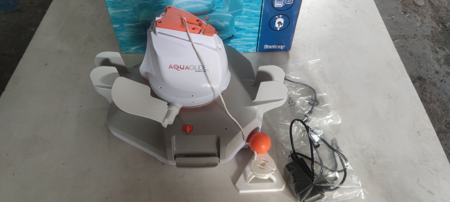 Odkurzacz basenowy robot  Flowclear AquaGlide