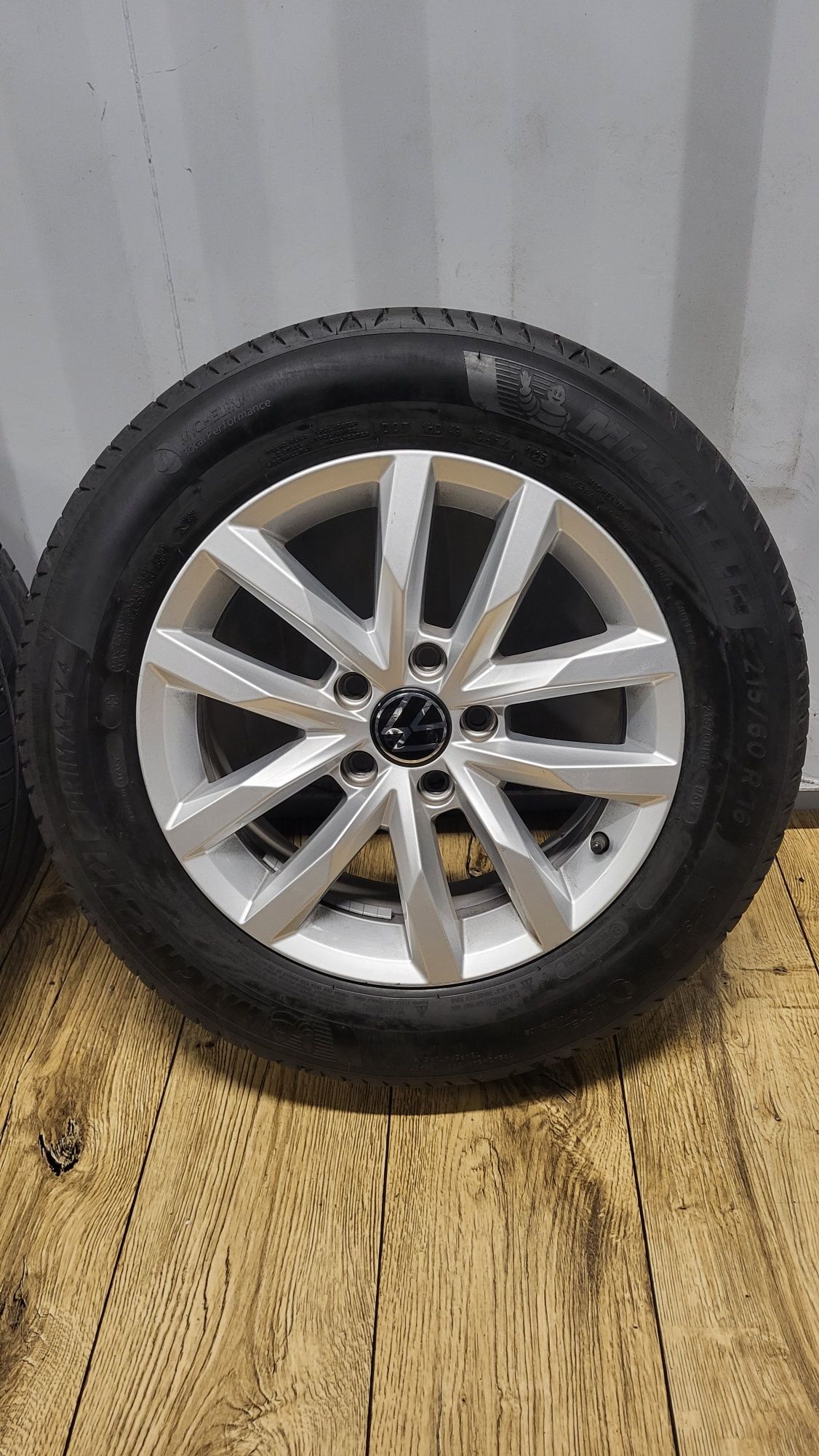 Alufelgi Vw 16" 5x112 z oponami 215/60 R16 Passat B8 B7 Touran