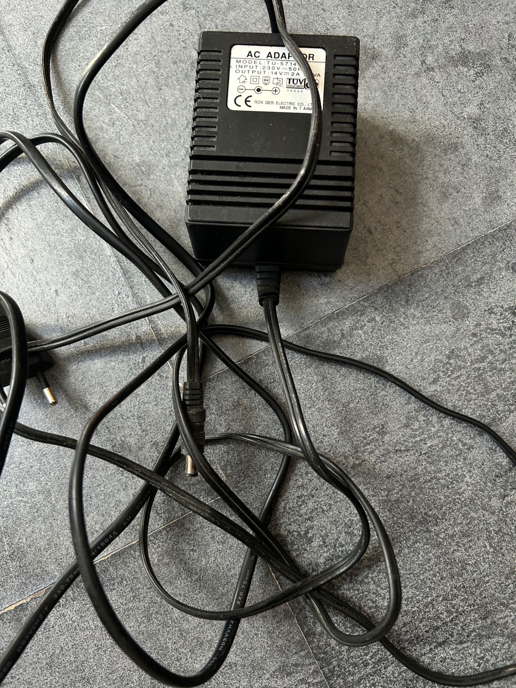 14V...2A 28VA AC Adapter TU - 57 1420 Input 230V-50Hz.