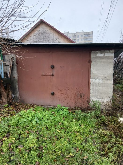 Сдам гараж район  первый занасыпь возле 16 школы.