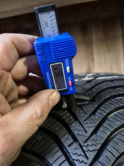 205/50/16 Hankook Para zima 7,5mm 18r