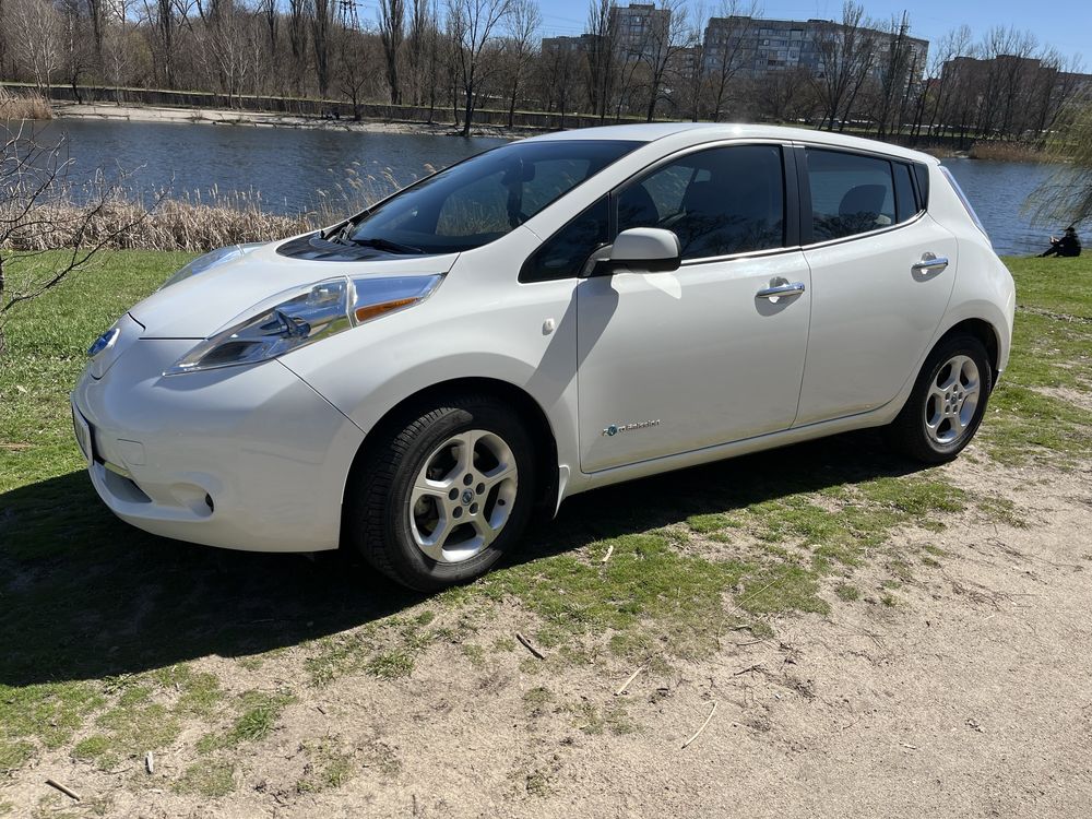 Nissan Leaf 2015 року