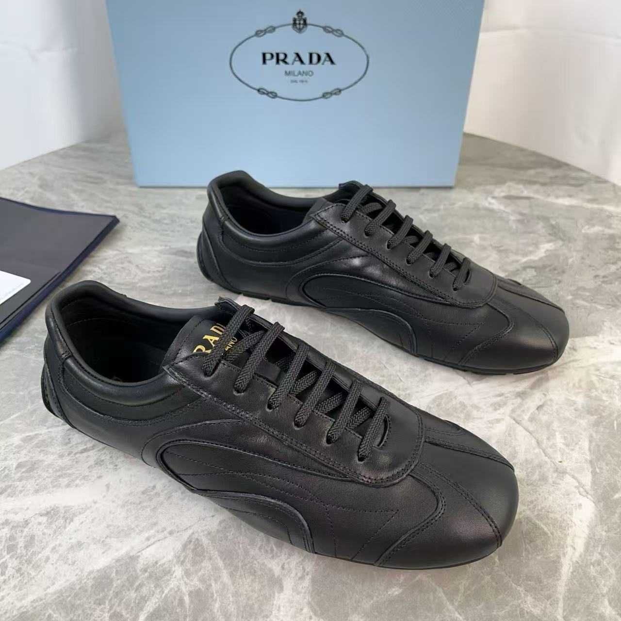 "Sapatos Casual PRADA em Pele de Cordeiro"