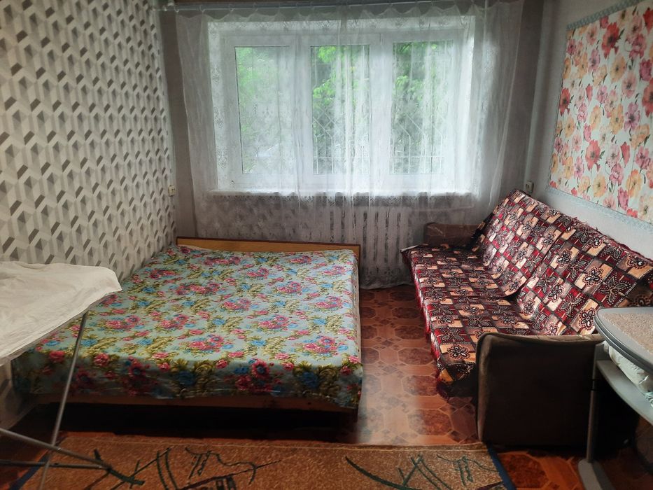 Сдам 1-ком. однокомнатную. Каменское. Черёмушки. Два дивана.