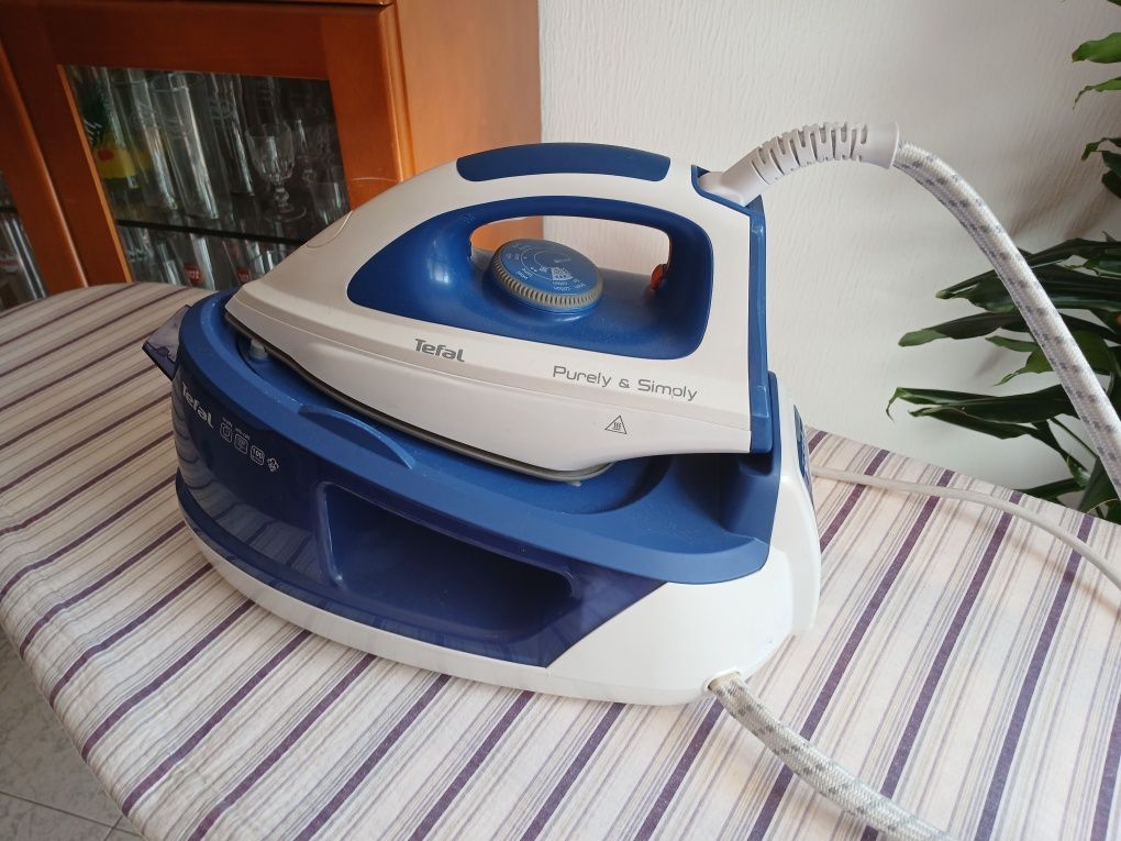 Ferro com caldeira marca Tefal