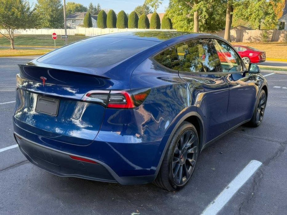 Tesla Model Y Long Range      2021