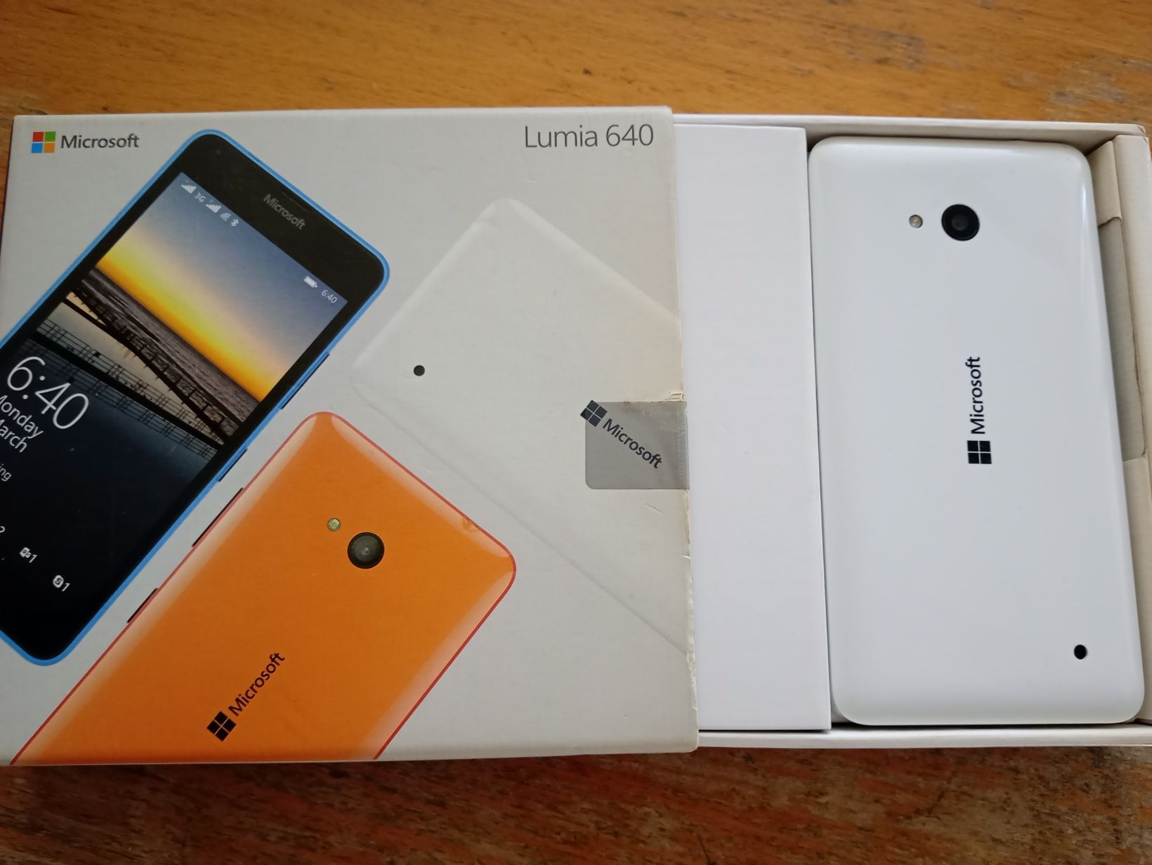 Nokia Lumia 640 Dual Sim branco + Oferta