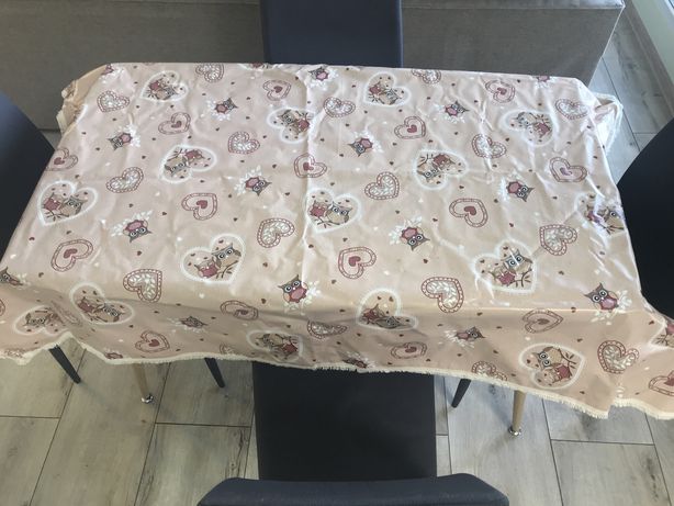 Кухонна скатерь на стіл з совами для пари сімї