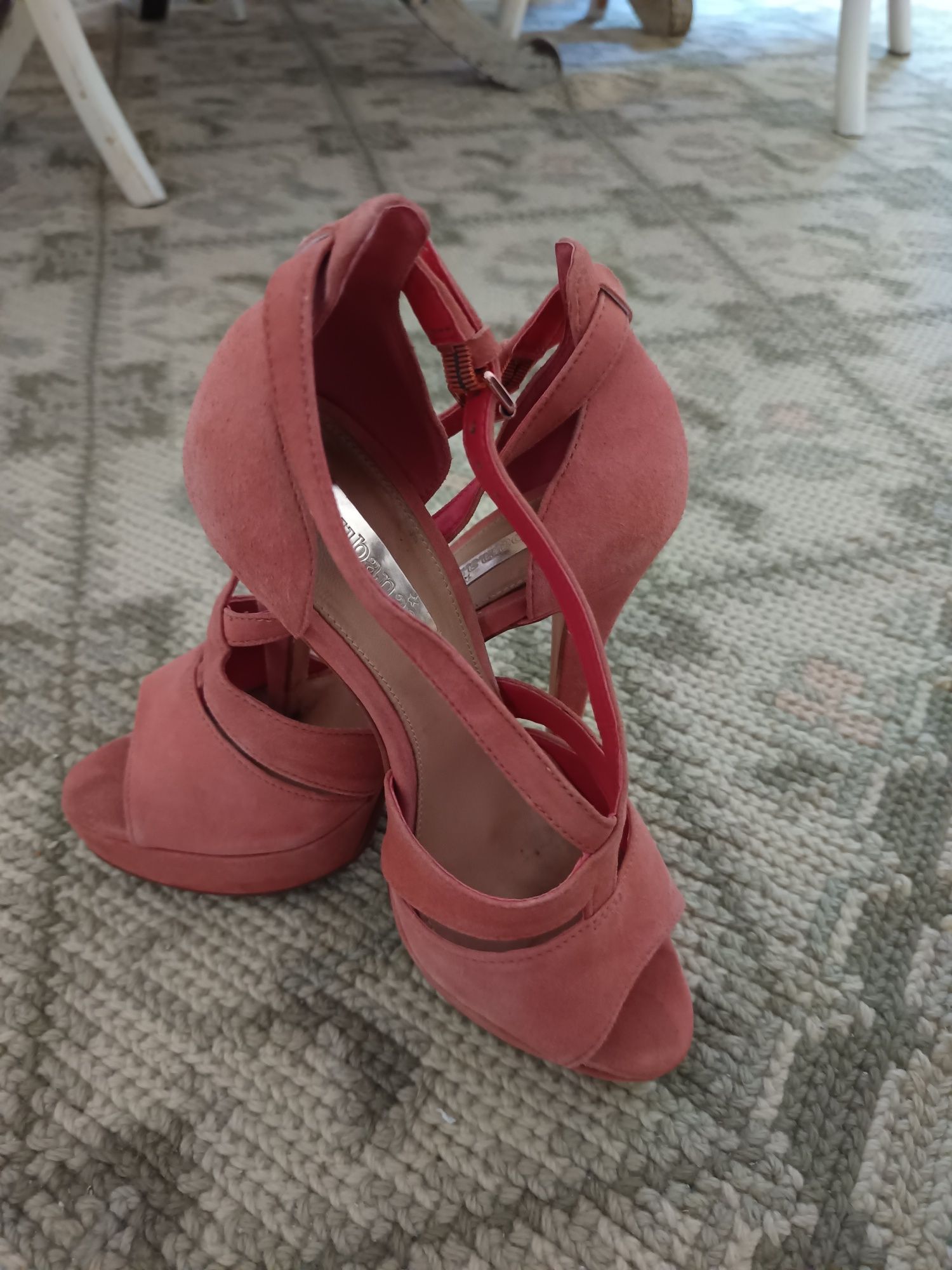 Elegantes Sandálias Coral, "Cubanas"