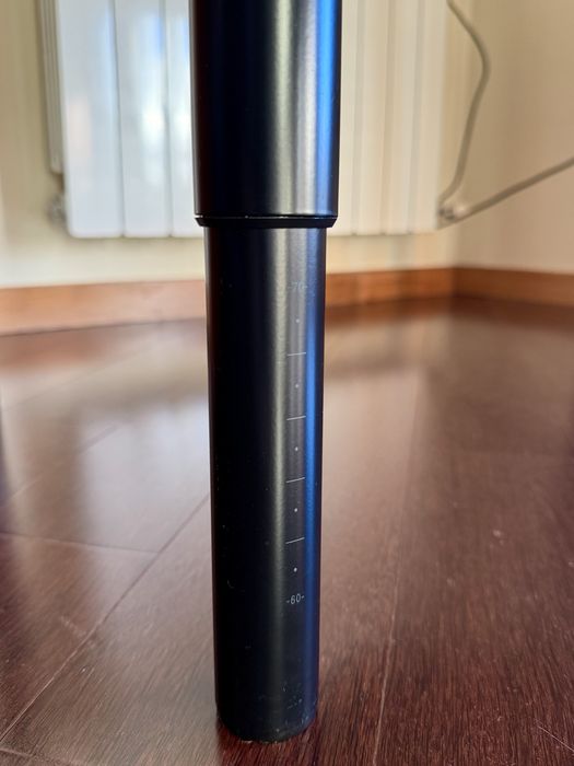 Mesa c/ Perna Regulável