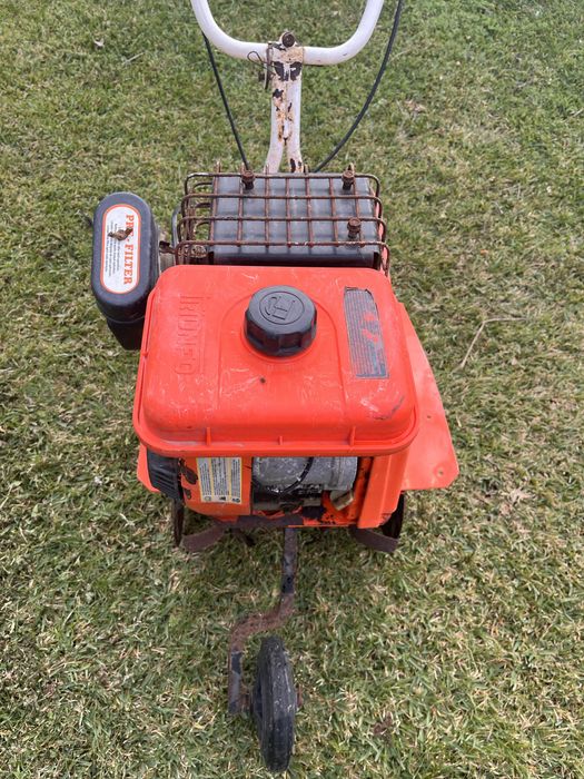 Motoenxada Triunfo compacta — leve, prática e em bom funcionamento