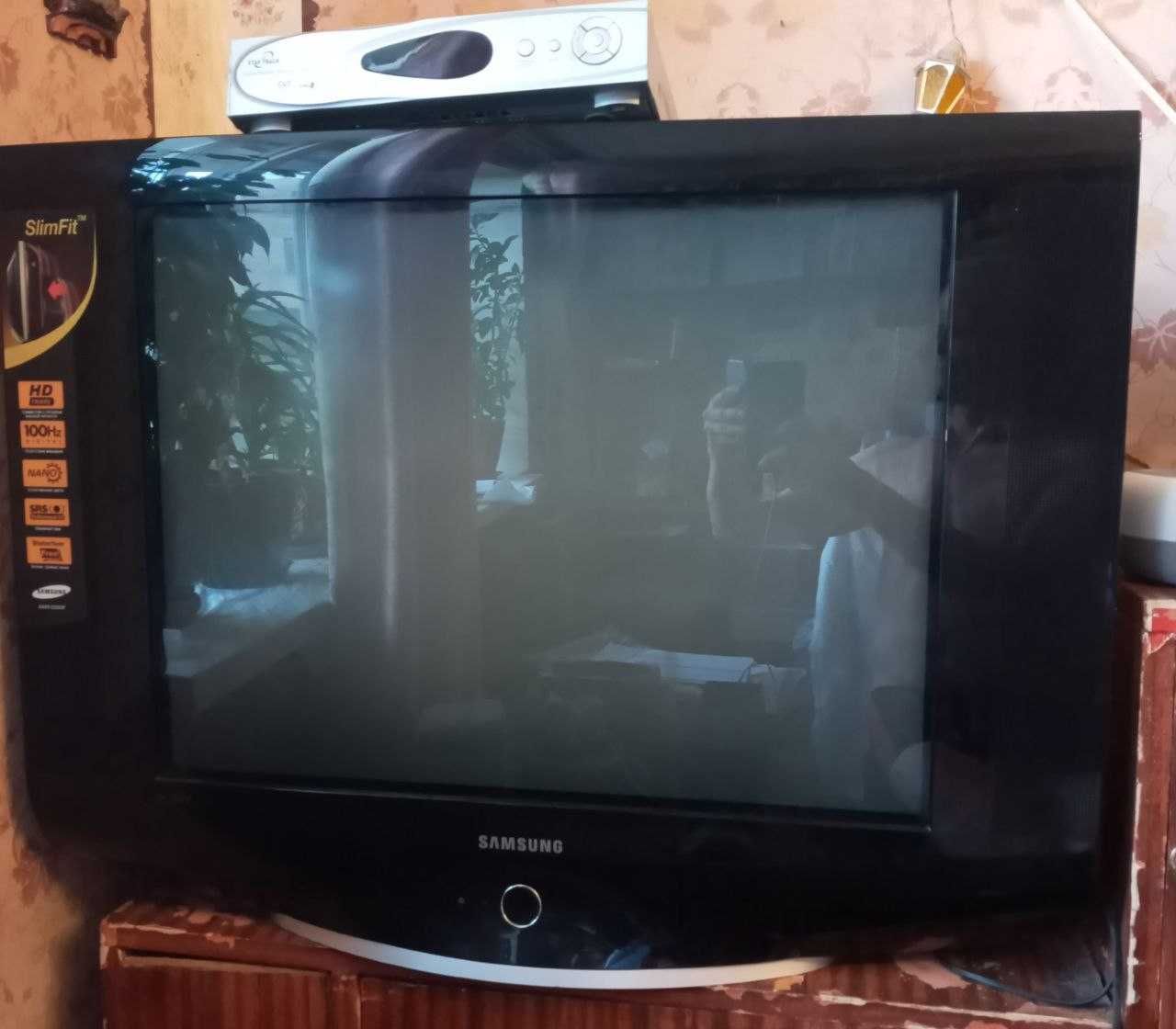 Кольоровий телевізор SAMSUNG CS29A730 з екраном 72 см і тюнером