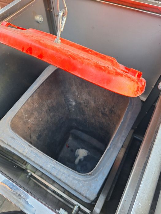 Wiata metalowa na śmietniki 240L