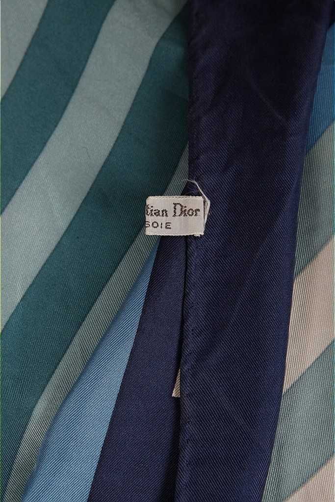 A-8013 CHRISTIAN DIOR jedwabna chusta  logo  piękna silk jedwab